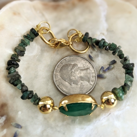 13 Carats Natural Emerald Chips And Centerpiece Bracelet - Picture 5 of 5